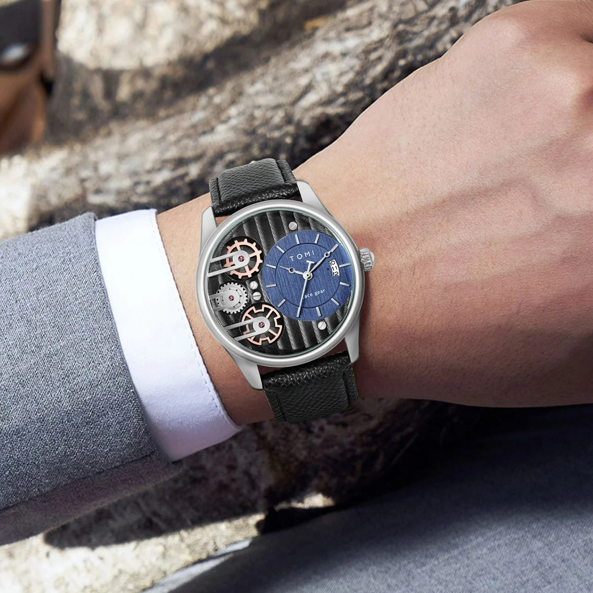 Montre TOMI portée au poignet – style casual