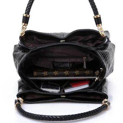 Sac à main femme KMF81 noir en cuir PU style alligator avec décoration rivets et rubans