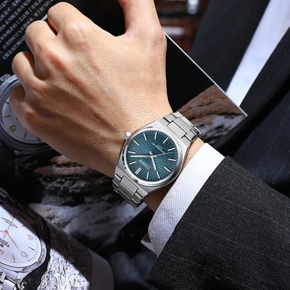 Montre Curren 8439 portée – élégance bleu & argent